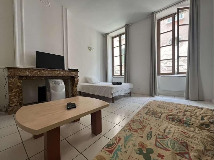 Apartmán Le Monnai Nîmes Exteriér fotografie